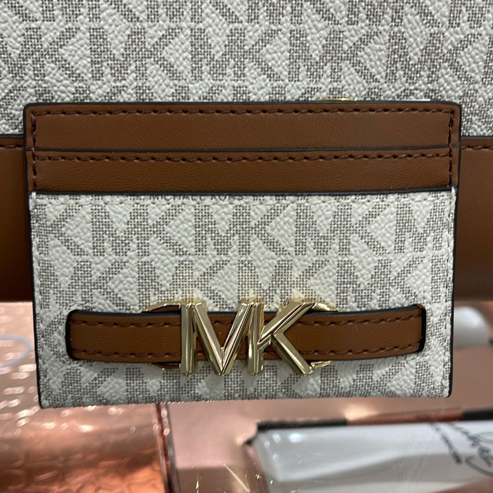 MICHAEL KORS
Reed Large Card Holder Case Wallet 
Vanilla MK Signature 
NWT